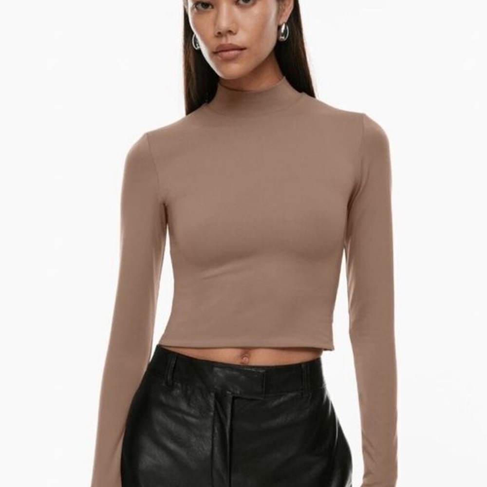 NWT Size Medium Aritizia Babaton Contour Mock Turtle Neck Long Sleeve in Black